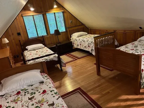 Cozy Chalet bordering Shenandoah Park near Massanutten Resort and Skyline Drive.