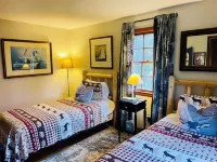 Perfect Lake or Mountain Getaway Less Than 5 Minutes Away