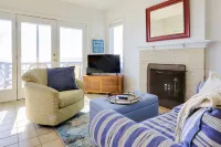 Cheerful 3 Bedroom Beach Front Cottage with Fireplace - 4성급