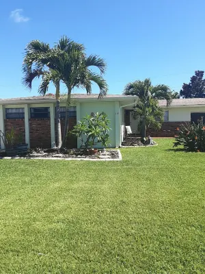 Cozy beach home within walking distance to the beach Hotels in Indian Harbour Beach