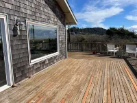 Beach House Getaway - Amazing Location! 3-min Walk to the Beach!