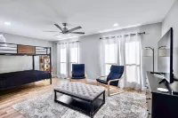 Sunshine Escape: Spacious 4BR Home with Heated Pool in Prime Scottsdale Location Hotels near Kierland Commons