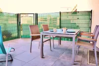 Beautiful, modern apartment by the lake, relax, let go & unwind Hotels near Schloss Kirchberg