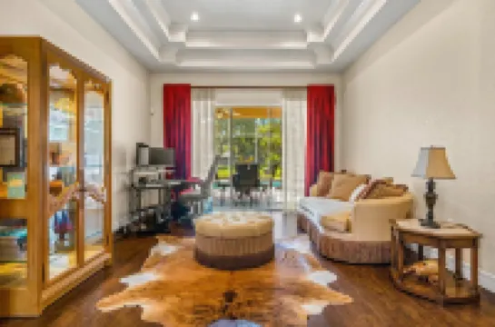 Cozy retreat in Spring Hill, 3 beds, 3 baths w/heated Pool  and Hot Tub