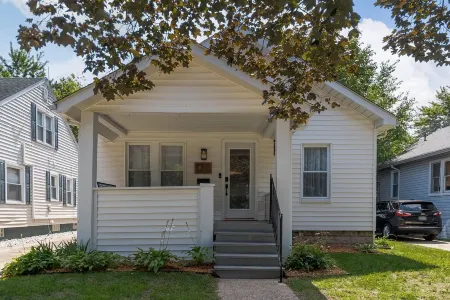 3 BLK walk to funky DT Ferndale • 20 min drive to DT Detroit • Hip Historic Home