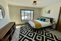 Gorgeous Retreat with Mountain Views, Open Living, Game Room, Hot Tub