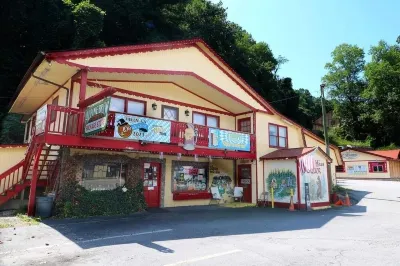 Couples Retreat! Cozy apartment in downtown Helen, GA.