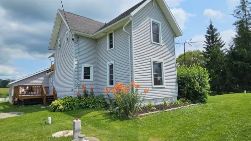 Relaxing Spacious Farmhouse with Fire-Pit and Family Friendly Amenities