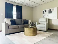 2 KING BR/1BA In Evansville, IN Fenced in Yard. Fast wifi.  Washer and Dryer
