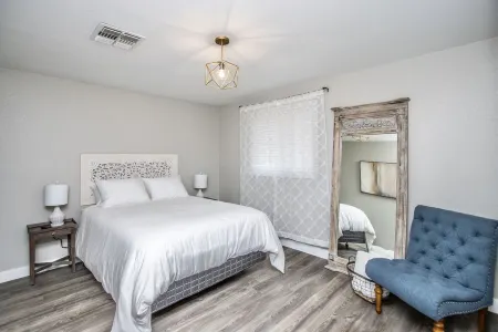 🏜 🌵Remodeled Charming Urban Desert Retreat with billiard-room🎱Dog Friendly🐾 Отели рядом с достопримечательностью «Painting with a Twist»