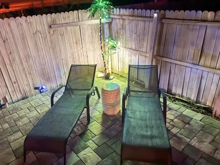 Backyard Paradise - POOL, MINI GOLF & BAR Отели рядом с достопримечательностью «Island Bamboo»