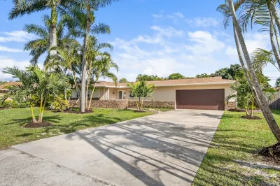 Naples Dream Escape 4BR Home, heated pool, 10min from Beach Hotels near Sun-N-Fun Lagoon