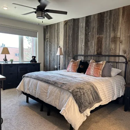 Luxury Ski Condo: Heated Garage, Mins to Ski, Walk to Dillon Amphitheater & Lake