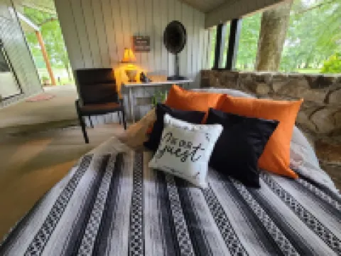 Last Minute Discount!Weekend Getaway, Enjoy Both Fireplaces Inside and Outside