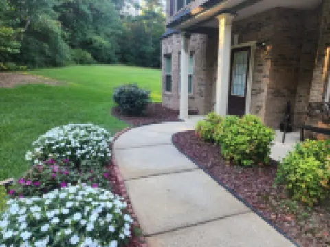 5 bedrooms/ 4 baths/ sleeps 14 (8.7 miles from Jordan-Hare Stadium