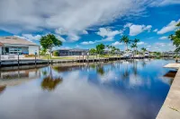 Incredible 4 BR/3 bath Villa with heated pool, kayaks, bikes, and fishing poles