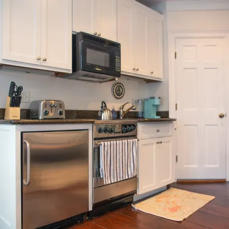 ♥ Historic Studio Minutes to Salem+Beaches Old Town Marblehead Private Parking ♥