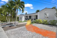 Centrally located Home w/ Pool & Gym