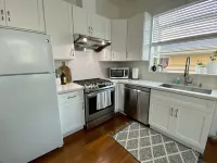 Brand New! Guest House - Modern Stylish & Central