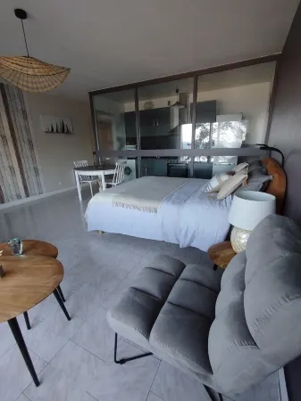 Remarkable residence facing the wonderful Bay of Douarnenez! Отели в г. Дуарнене