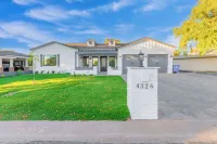 Arcadia/Biltmore 2023 Build - Heated Pool - 4 bedroom 4.5 bath - PRIME LOCATION