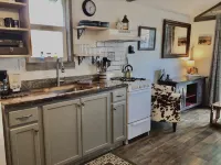 “WYNOT BUNKHOUSE”, Western class in a quaint backyard retreat