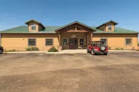 Luxury Lodge for 18, next to SDC, lake views, Indoor/Outdoor pools & splash pads