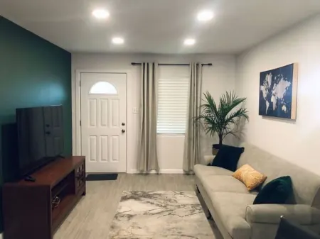 Centrally located 2 bedroom unit Отели рядом с достопримечательностью «Аризона Музеум оф Нэчурал Хистори»