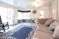 2-bedroom vacation home just 3 minutes drive to Drake University