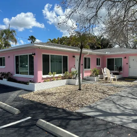 Vintage Florida Beach Cottage, one block to the sand of Indian Rocks Beach FL