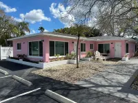 Vintage Florida Beach Cottage, one block to the sand of Indian Rocks Beach FL -  Ferienhäuser