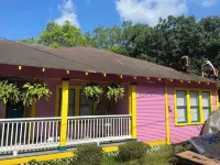 The Big Pink Hotel dekat SFA Mast Arboretum
