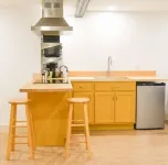 Great location, newly-finished, bright 1-bedroom