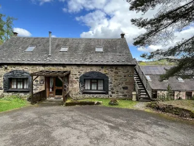The Loft at Brooklinn Mill, stunning riverside apartment in converted mill Hotels near Moyness Nurseries