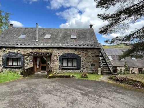 The Loft at Brooklinn Mill, stunning riverside apartment in converted mill Hotels in Blairgowrie