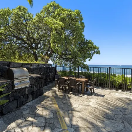 Fabulous Oceanfront Two Bedroom w/Huge Lanai & Central A/C!
