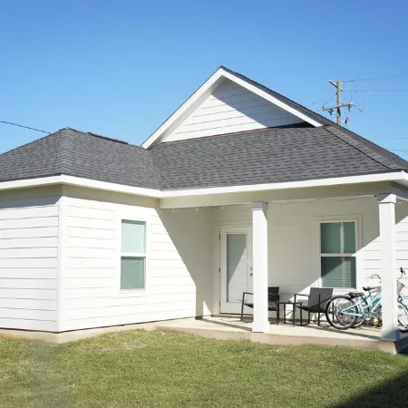 Walk to the Beach & Comes with Two Bikes! Fully Fenced in Back Yard!