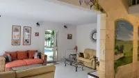 Gîte for 15 people with indoor swimming pool and Jacuzzi