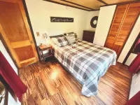 Cozy 3 b/r home w/ quick access to snowmobile trails in the beautiful Northwoods