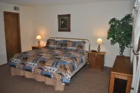 Mountainside condo in a Colorado playground! Hotels near The Juniper Tree