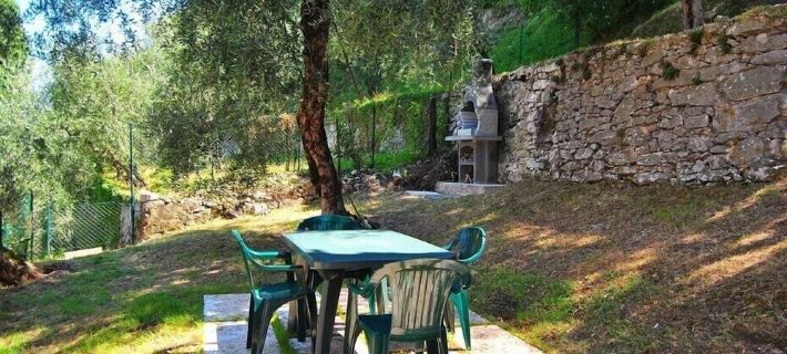 Large and bright apartment, parking and terrace overlooking the lake Hotels in Brenzone sul Garda