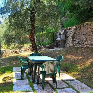 Large and bright apartment, parking and terrace overlooking the lake