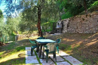 Large and bright apartment, parking and terrace overlooking the lake
