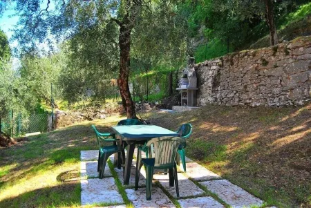 Large and bright apartment, parking and terrace overlooking the lake Отели рядом с достопримечательностью «Camping Baldo»