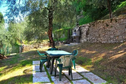 Large and bright apartment, parking and terrace overlooking the lake