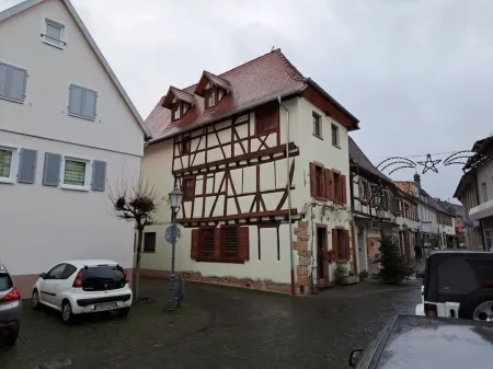 Gästehaus Merlin Отели рядом с достопримечательностью «Südpfalz Therme»