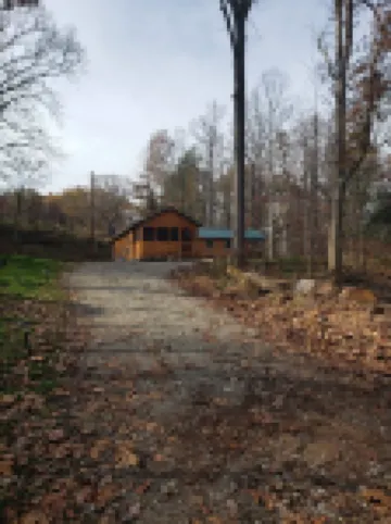 Moose Tracks Cabin with Hot Tub  on screened in porch!