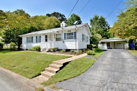 Charming 3 Bedroom house with detached garage.