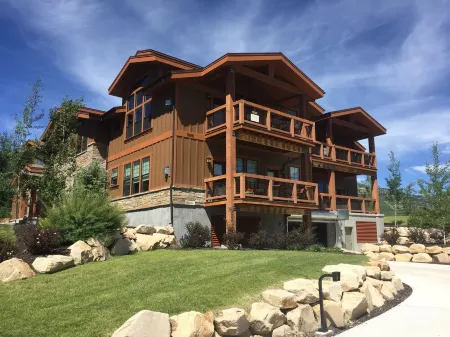 Luxury Ski Condo Close to Deer Valley Express Gondola!