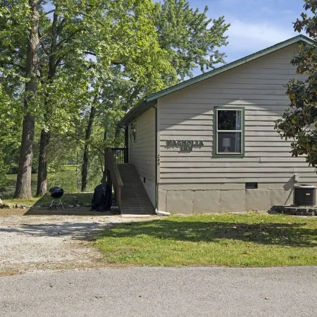 Private Hot Tub!  Kayaks. Serene Lakefront. Pool.